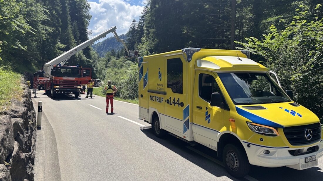 Ein Töfffahrer stürzte in Gähwil SG in den Murgbach. 20260703103046953.jpg
