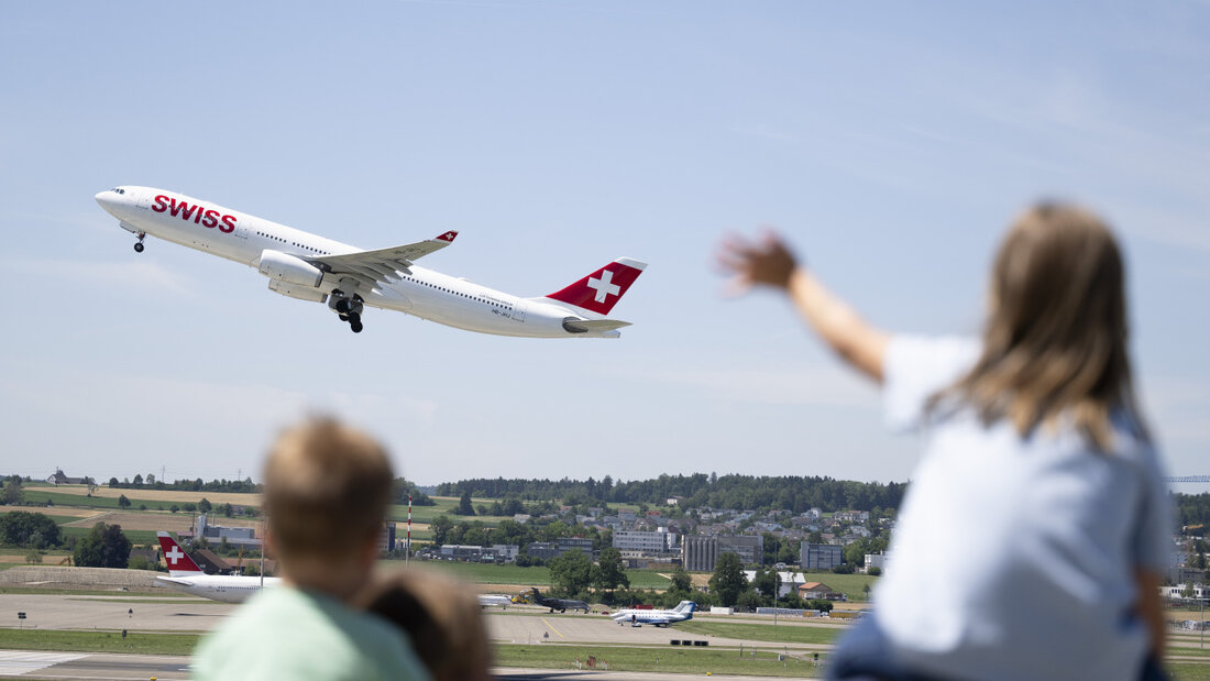 Mit dem Beginn der Sommerferien herrschte im Juli am Flughafen Zürich Hochbetrieb. (Archivbild) 20260803091415724.jpg