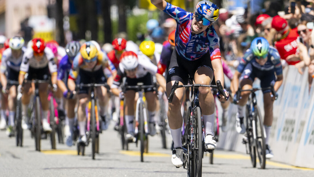 Zoe Bäckstedt setzt nach dem erfolgreichen Sprint zum Jubel an 20260619124008770.jpg
