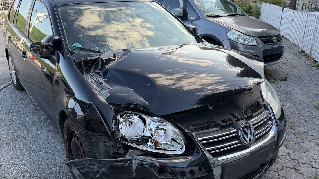 In Meistersrüte AI verunfallte ein VW-Golf beim Umfahren von stehenden Autos. Es entstand Sachschaden. 20260820120523518.jpg