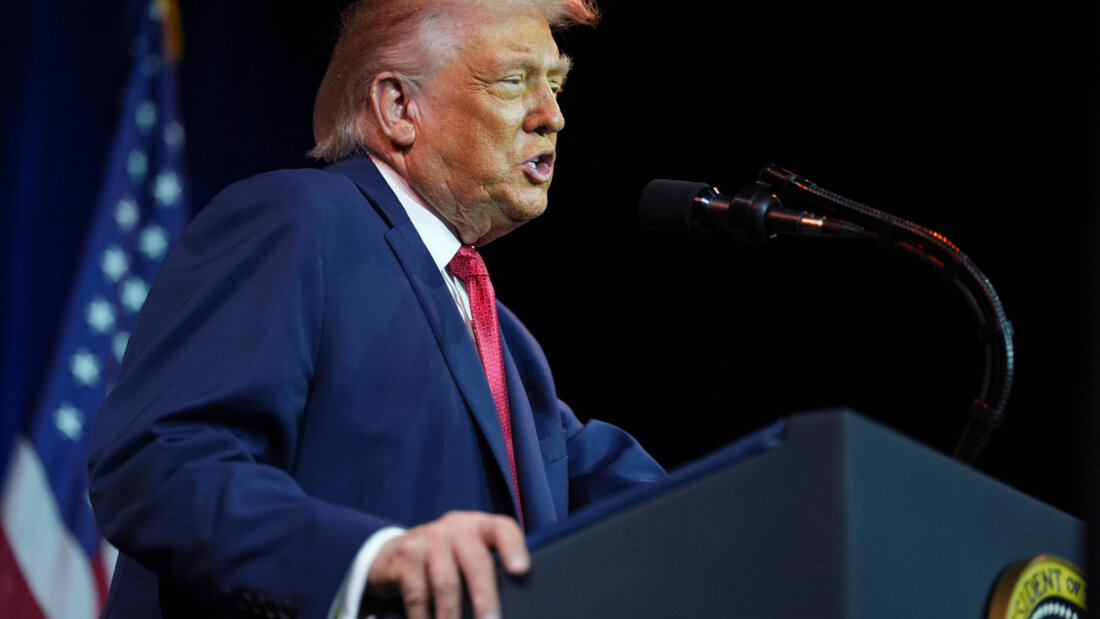 Präsident Donald Trump spricht zu den republikanischen Abgeordneten des Repräsentantenhauses während ihrer jährlichen Klausurtagung. Foto: Evan Vucci/AP/dpa 20260106234911433.jpg