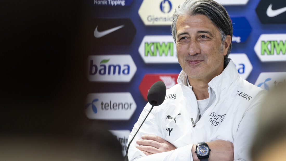 Murat Yakin lässt sich an der Pressekonferenz in Oslo nicht in die Karten blicken 20260330185019401.jpg