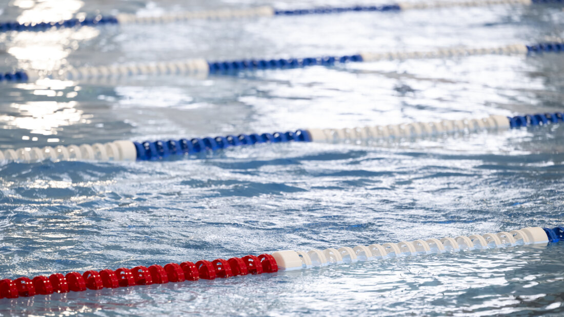Ein achtjähriges Mädchen ertrank unter bis heute ungeklärten Umständen 2021 im Hallenbad des Bieler Kongresshauses. (Symbolbild) 20251030143641475.jpg