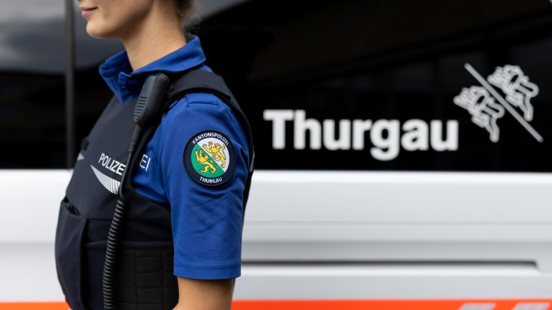 Ein jugendlicher Velofahrer wurde in Tägerschen mittelschwer verletzt. Nach bisherigen Erkenntnissen der Thurgauer Kantonspolizei sah ihn eine Autofahrerin beim Abbiegen zu spät. (Archivbild) 20251213082452796.jpg