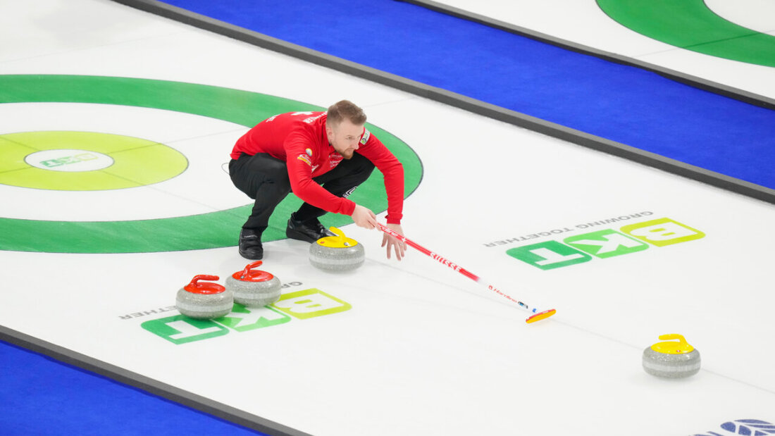 Yannick Schwaller feiert am Dienstag mit seinem Team einen lockeren Sieg 20251125172645059.jpg