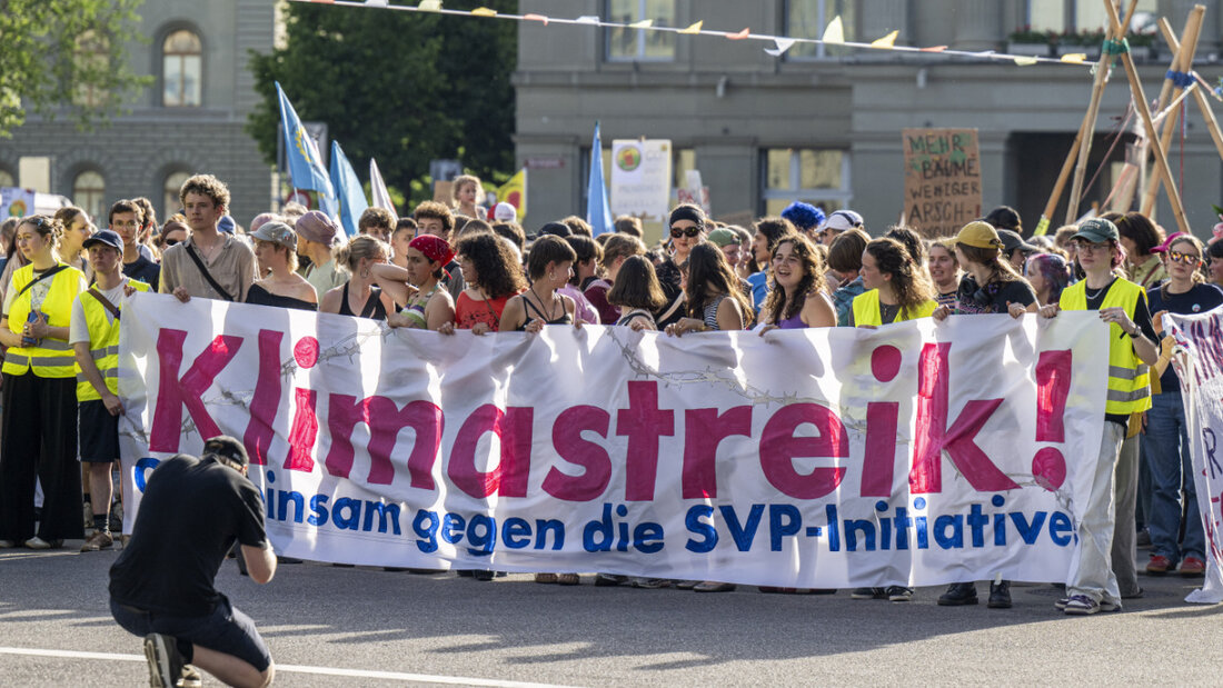 Die Kundgebung des Klimastreiks vom Freitag richtete sich gegen die Zuwanderungsinitiative der SVP. 20260522194146222.jpg
