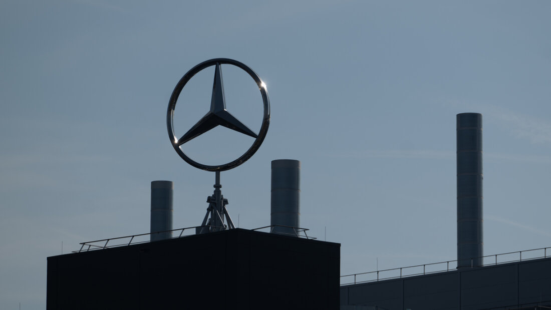 Der Autobauer Mercedes-Benz muss sparen. Als Folge davon verschiebt der Konzern eine für den Juli vorgesehene tarifliche Sonderzahlung auf das kommende Jahr.(Symbolbild) 20260626102554433.jpg