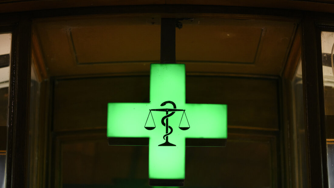 Einschlägige Apotheken wurden vom Schweizer Heilmittelinstitut mit einer Busse belegt, weil die Informationen für ihre Kundschaft im Internet gegen geltende Werbebestimmungen verstossen haben. (Archivbild) 20260402184124857.jpg