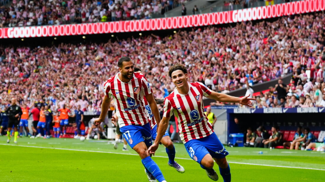 Julian Alvarez (rechts) ist mit zwei Toren beim 5:2 gegen Real der Matchwinner für Atlético Madrid 20250927182823919.jpg