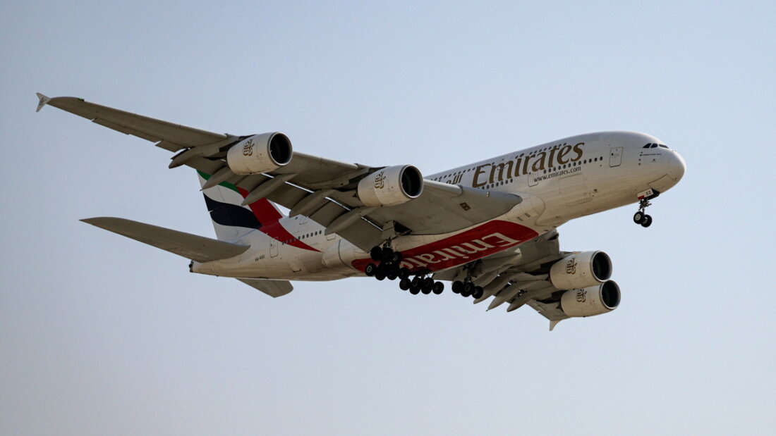 Wegen verdächtiger Risse in wichtigen Flügelbauteilen müssen einige Passagierjets vom Typ Airbus A380 am Boden bleiben. Betroffen sind 15 Grossraum-Flugzeuge der Gesellschaft Emirates und ein Jet der australischen Qantas. (Archivbild) 20260624135706454.jpg
