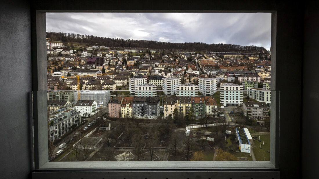 Der Ausblick auf Zürich-Wipkingen aus einer Wohnung der Wohnsiedlung Tramdepot Hard. (Archivbild) 20250707072510954.jpg