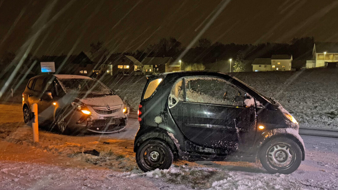 Mehrere Personen wurden am Samstag im Thurgau bei Unfällen verletzt. In Winden kam ein 33-Jähriger mit seinem Auto ins Schleudern und verletzte sich beim Aufprall mittelschwer. 20260111114927290.jpg