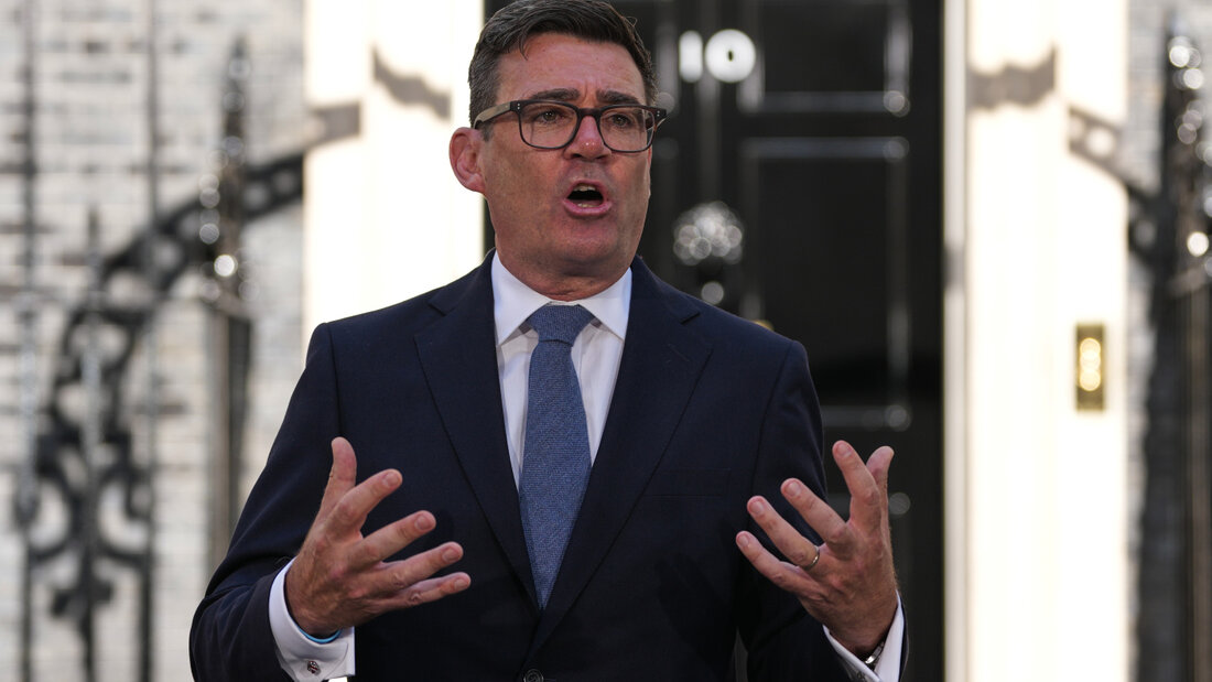 Der neue britische Premierminister Andy Burnham gibt ein Statement. Foto: Kirsty Wigglesworth/AP/dpa 20260721020323684.jpg