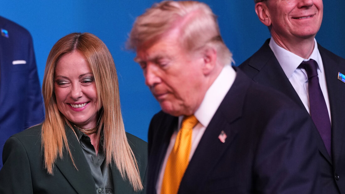 US-Präsident Donald Trump kommt neben der italienischen Ministerpräsidentin Giorgia Meloni zu einem Gruppenfoto während des Nato-Gipfels in Ankara. Foto: Francisco Seco/AP/dpa 20260708220356987.jpg