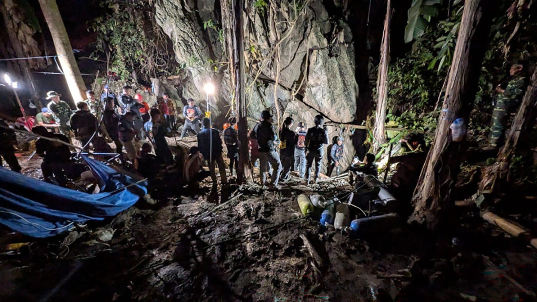 HANDOUT - Die Rettungsteams sind bei der Arbeit, um die in einer Höhle in der Provinz Xaisomboun eingeschlossenen Menschen zu evakuieren. Foto: Josh Richards/dpa - ACHTUNG: Nur zur redaktionellen Verwendung im Zusammenhang mit der aktuellen Berichterstattung und nur mit vollständiger Nennung des vorstehenden Credits 20260601054345418.jpg