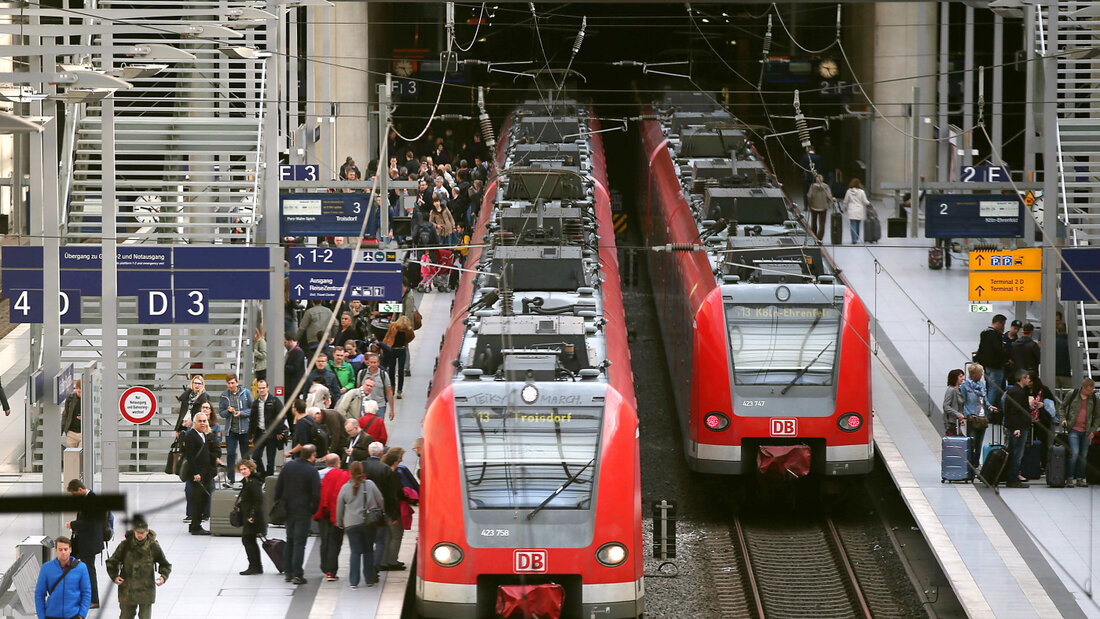 Die Deutsche Bahn verspricht sich von einem Alkoholverbot mehr Sicherheit. (Archivbild) 20260721051603749.jpg