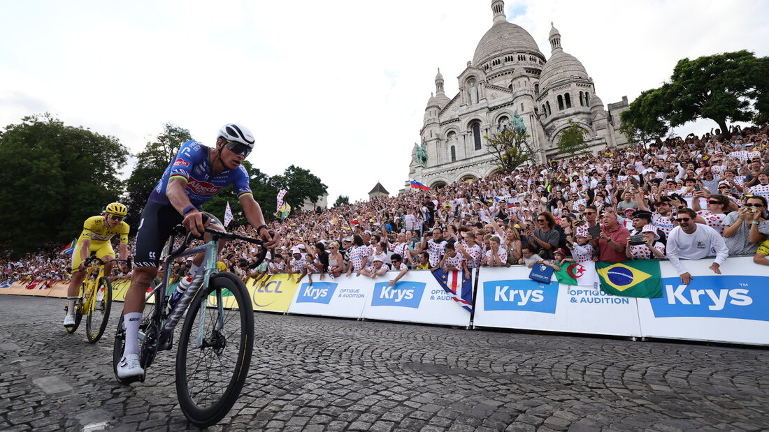 Van der Poel und Pogacar haben sich oben bei der Basilika Sacré-Coeur von den Verfolgern abgesetzt, harmonieren und jagen dem Ziel entgegen 20260726204029238.jpg
