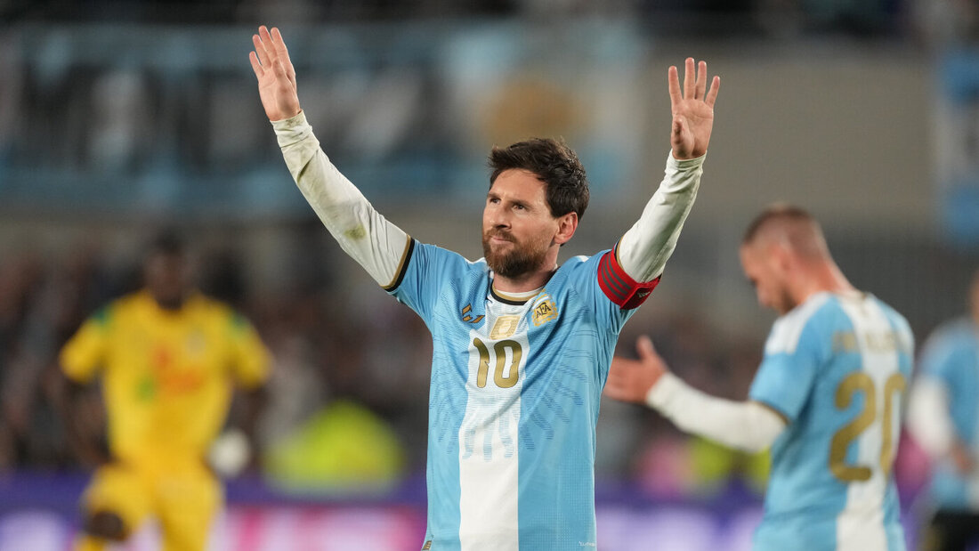 Lionel Messi liess sich ein letztes Mal im Dress des Nationalteams feiern 20261007060610124.jpg