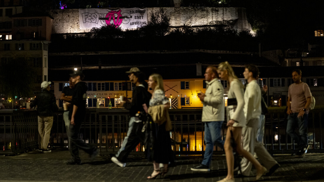 Die linksautonomen Aktivistinnen und Aktivisten fordern "Solidarität statt Aufrüstung". 20260829094057704.jpg