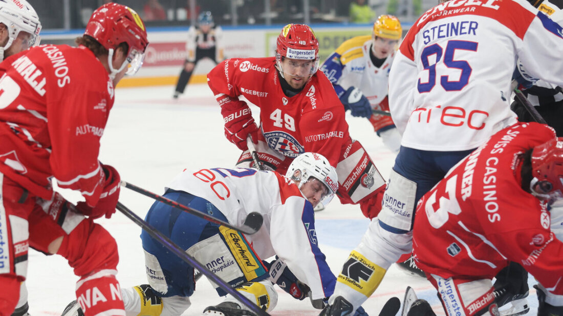 Die Rapperswil-Jona Lakers (in Rot) mühen sich gegen Kloten zu einem knappen Heimsieg 20251115222852683.jpg