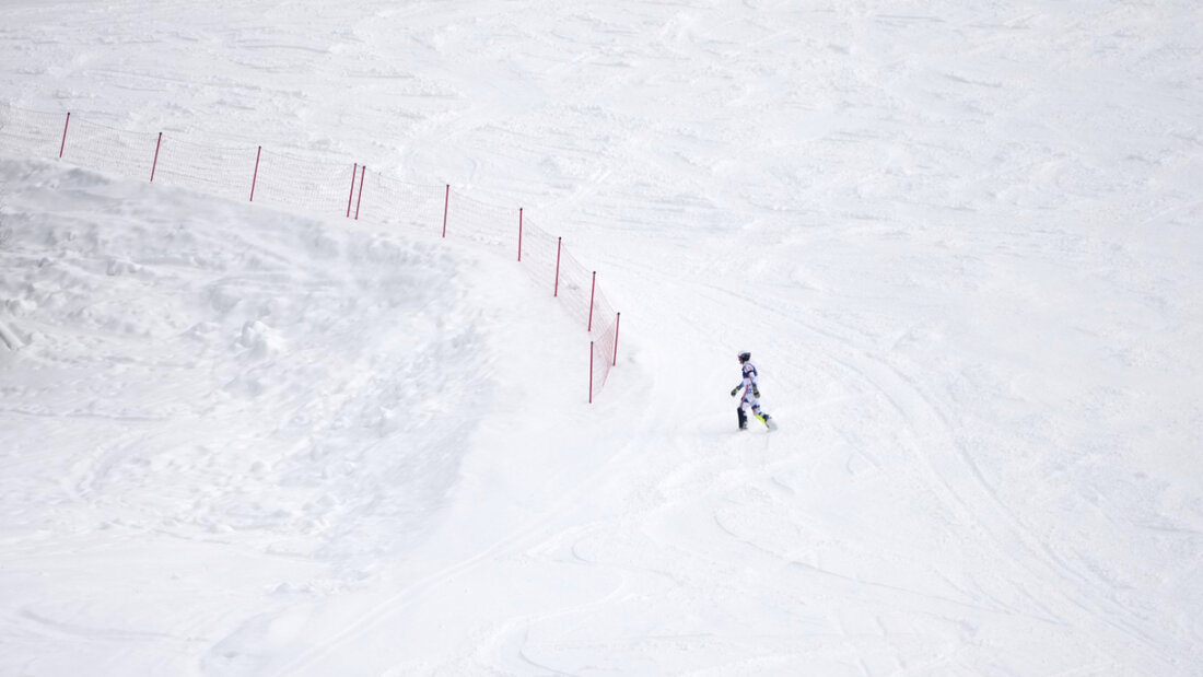 Atle Lie McGrath stapft enttäuscht Richtung Wald 20260216172447494.jpg