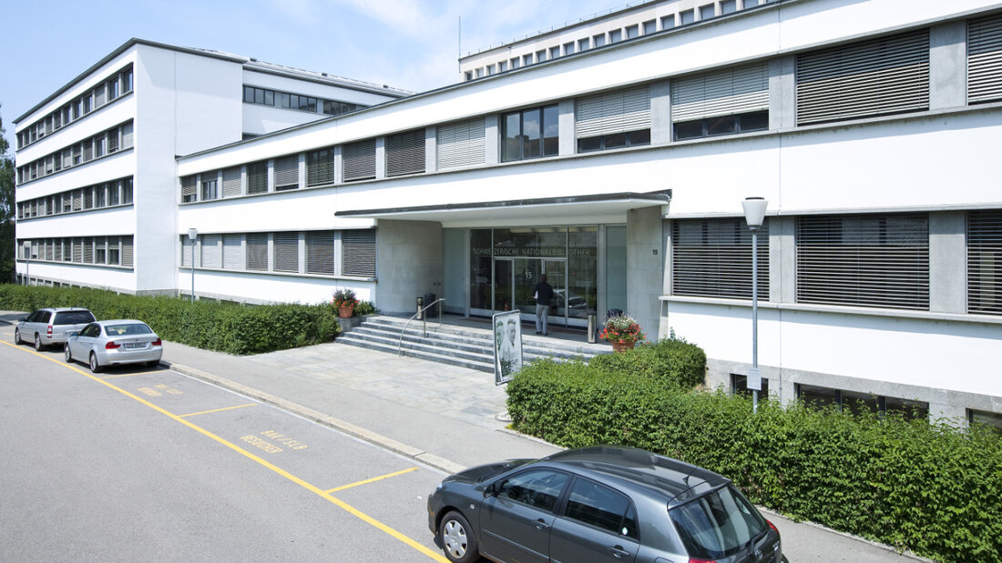 Noch bis zum 30. Oktober kann die Schweizerische Nationalbibliothek im Berner Kirchenfeldquartier besucht werden. Ab dem 30. November ist sie der Öffentlichkeit dann vorübergehend an der Monbijoustrasse in Bern zugänglich. (Archivbild) 20260528112225970.jpg