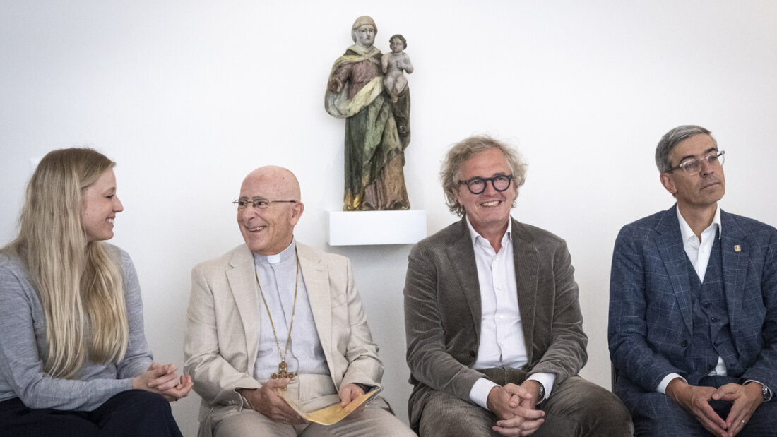 Fanny de Tribolet-Hardy, Psychiatrischen Universitätsklinik Zürich, Joseph Maria Bonnemain, Bischof von Chur, Elmar Habermeyer, Direktor der Forensischen Psychiatrie und Psychotherapie der Psychiatrischen Universitätsklinik Zürich und Synodalrat Andreas Kopp stellten das neue Angebot vor. 20250922110915586.jpg