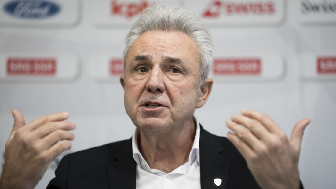 Urs Kessler, der neue Verwaltungsratspräsident von Swiss Ice Hockey, erläutert vor den Medien seine Zukunftspläne für das Schweizer Eishockey 20251203140044487.jpg