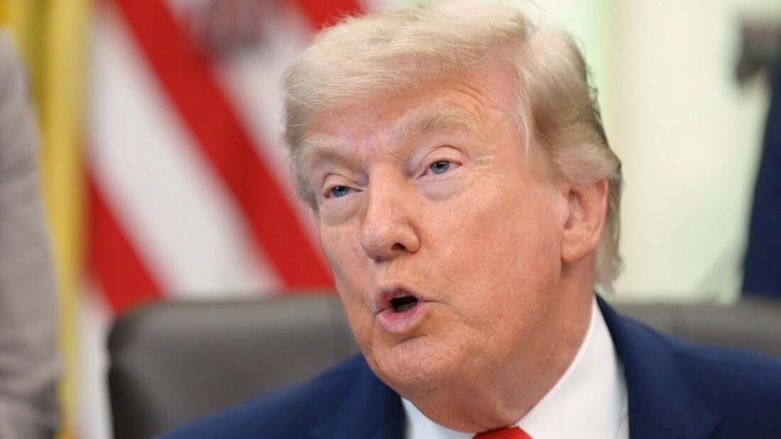 US-Präsident Donald Trump spricht während einer Veranstaltung zur Unterzeichnung einer Erklärung zur Fischereiindustrie im Oval Office des Weißen Hauses. Foto: Jacquelyn Martin/AP/dpa 20260612053048275.jpg