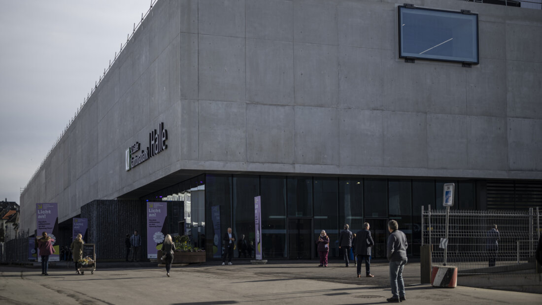 Die Aussengestaltung rund um die neue grosse Olma-Halle 1 wird von den Grünen kritisiert. (Archivbild) 20260624122510852.jpg