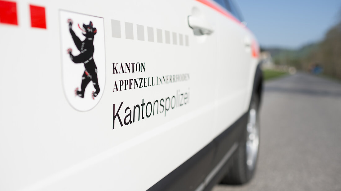 Eine 16-jährige Velofahrerin erlitt bei einem Unfall in Appenzell schwere Verletzungen. (Symbolbild) 20241126160644171.jpg