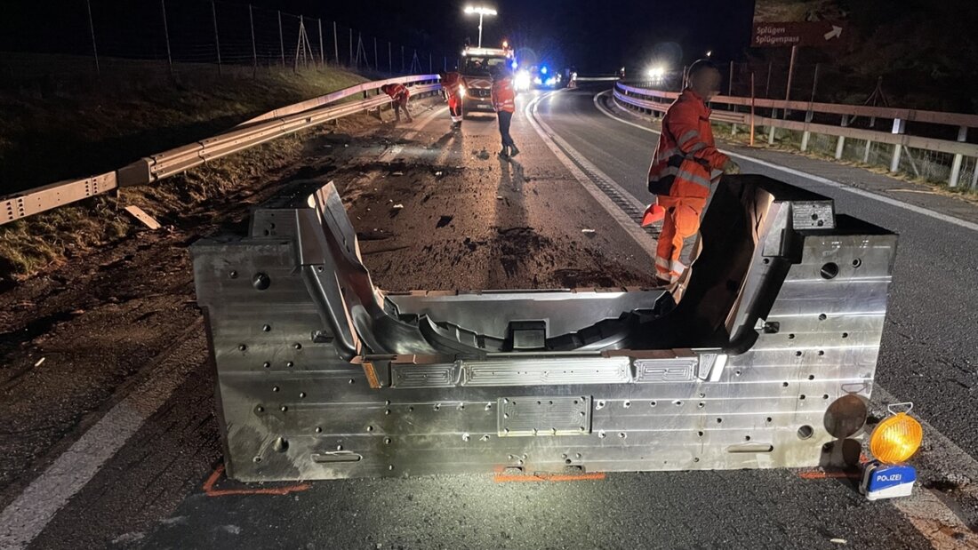 Das Stahlelement wiegt gemäss der Polizei mehrere Tonnen.