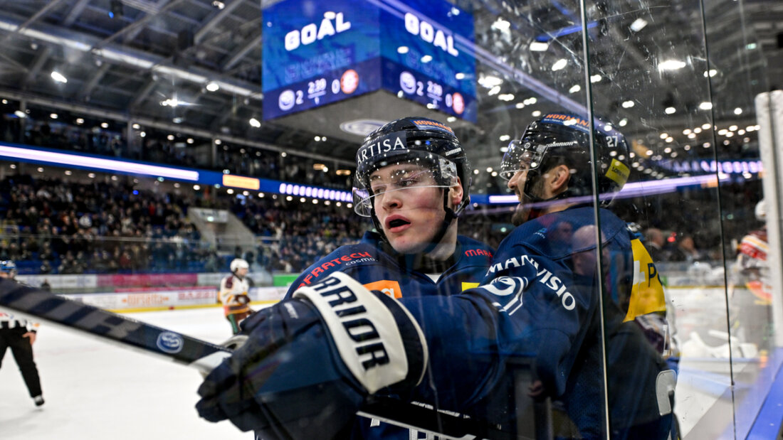 Miles Müller bejubelt sein vorentscheidendes 3:0 für Ambri-Piotta gegen Genf-Servette 20251204221518115.jpg