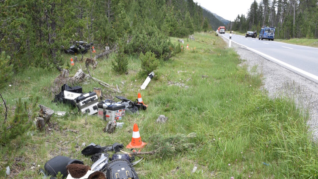 Ein Töfffahrer verletzte sich bei einer Kollision mit einem Auto bei Zernez schwer. 20260707103233392.jpg