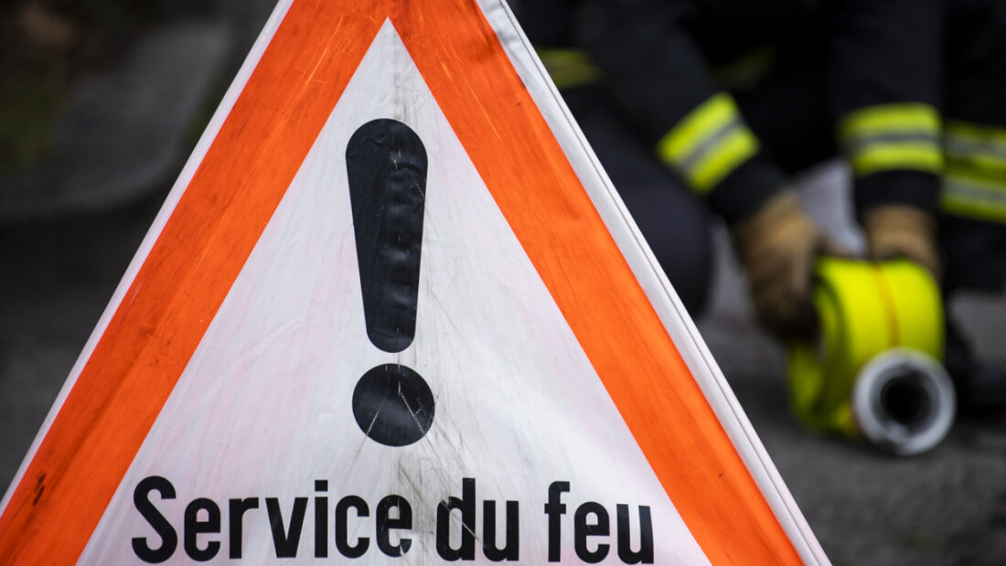 Bei einem Brand auf einem Bauernhof in Coeuve JU ist ein Dutzend Rinder getötet worden. (Symbolbild) 20250711141149319.jpg