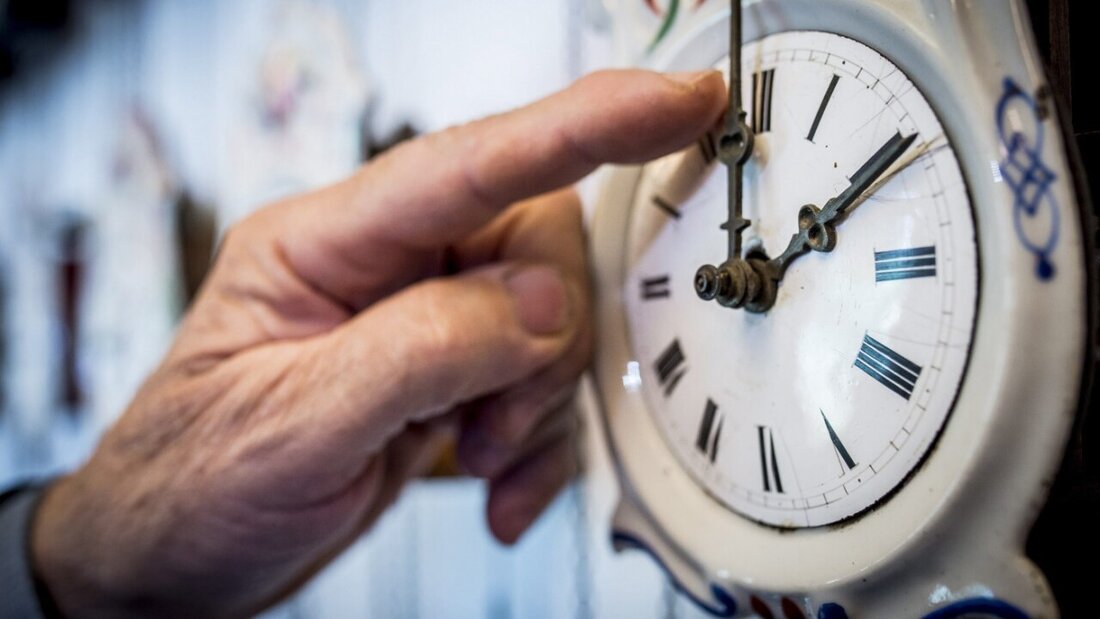 In der Nacht auf Sonntag ist es wieder soweit: Die Uhren werden eine Stunde auf Sommerzeit vorgestellt. (Archivbild) 20250324114025555.jpg