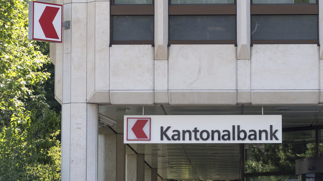 Nach den Turbulenzen rund um die Online-Tochter Radicant verlassen Bankratspräsident Thomas Schneider und CEO John Häfelfinger die Basellandschaftliche Kantonalbank früher als erwartet. (Archivbild) 20250724184052666.jpg