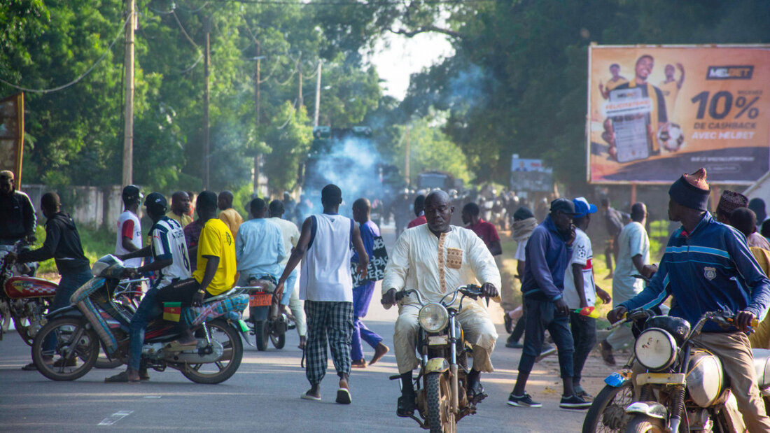 Trotz eines verhängten Demonstrationsverbots gingen Anhänger des Oppositionskandidaten und früheren Arbeitsministers Tchiroma in den vergangenen Tagen in mehreren Städten Kameruns auf die Strassen. 20251027051016596.jpg