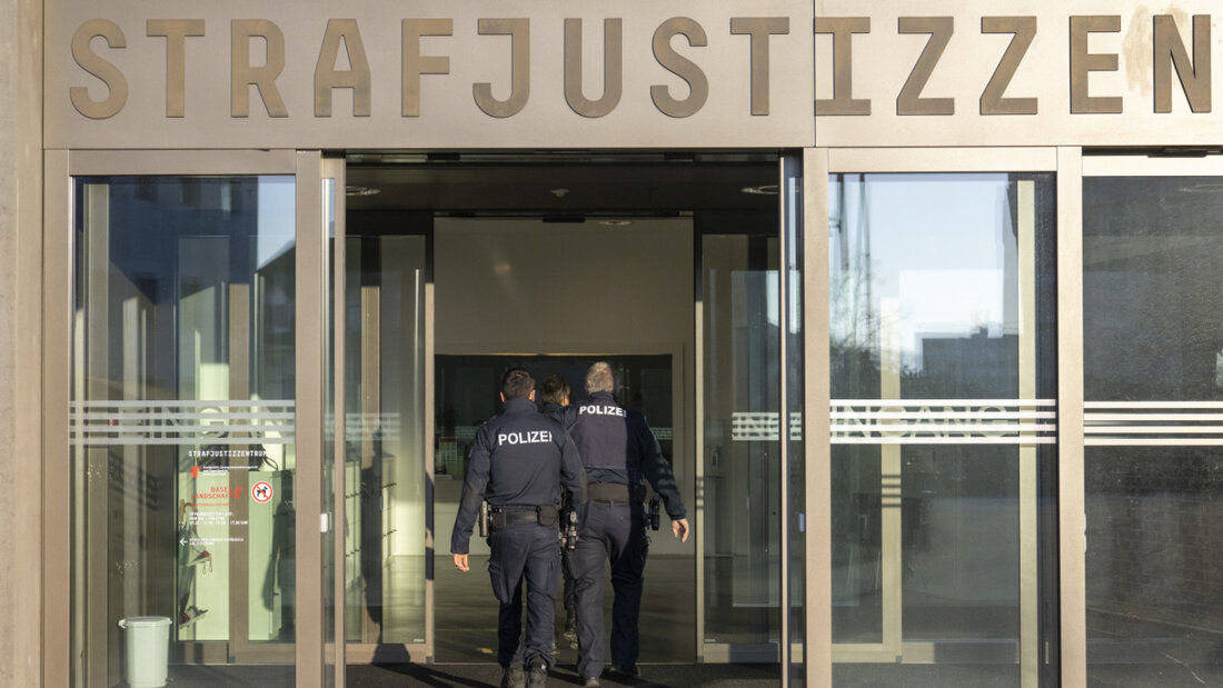 Der Prozess gegen einen 19-Jährigen hat am Montag am Strafjustizzentrum in Muttenz BL begonnen. Ihm wird vorgeworfen, einen Jugendlichen mit einem Messer getötet zu haben. (Archivbild) 20260202101604838.jpg