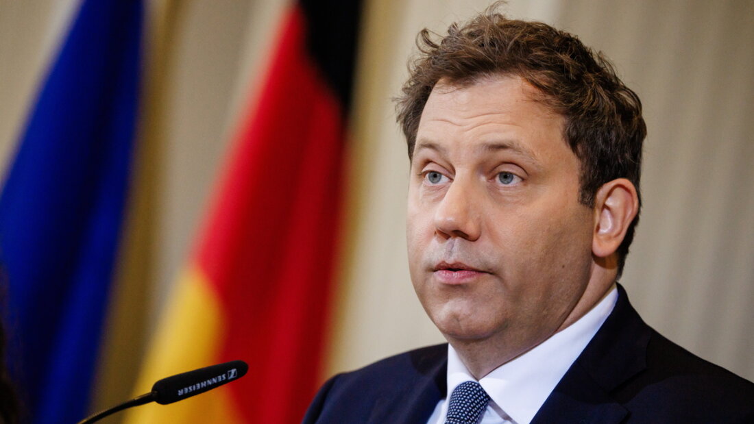 Der deutsche Finanzminister Klingbeil sieht in den Folgen des Iran-Kriegs eine "ernsthafte Bedrohung für die Weltwirtschaft". (Archivbild) 20260518001548552.jpg