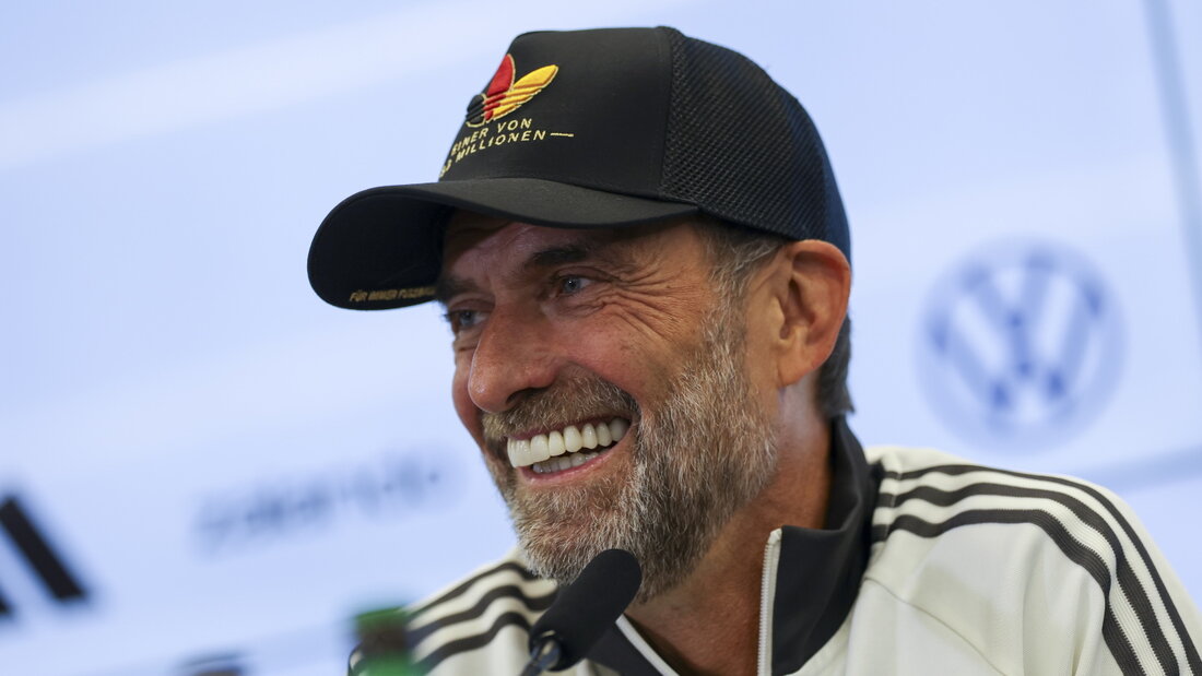 Ein gut gelaunter Jürgen Klopp gibt sein erstes Aufgebot als Bundestrainer bekannt 20260917110229814.jpg