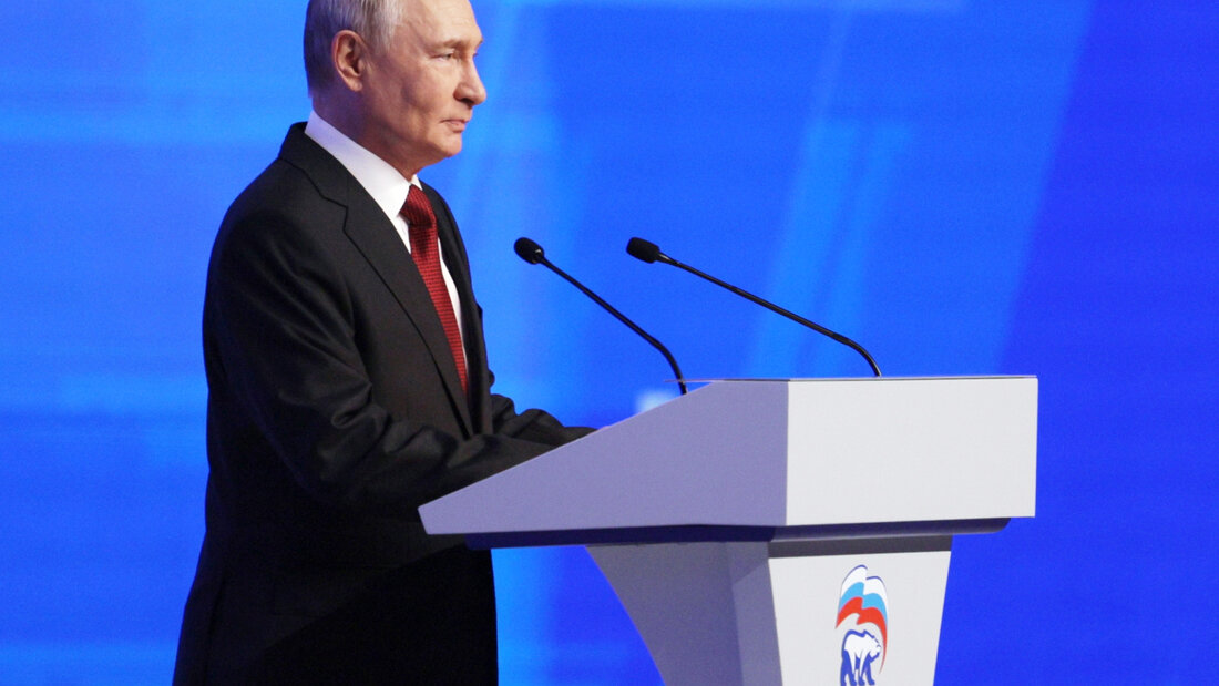 Auf dem Pool-Foto, das über die Agentur Sputnik via AP zur Verfügung gestellt wurde, redet der russische Präsident Wladimir Putin auf dem Parteitag von "Einiges Russland". Foto: Gavriil Grigorov/Pool Sputnik Kreml/AP/dpa 20260822162851825.jpg