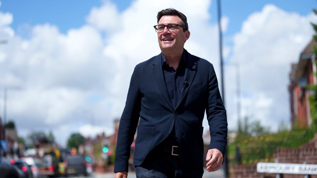 ARCHIV - Andy Burnham lächelt während eines Wahlkampfbesuchs in Manchester. Foto: Jon Super/AP/dpa/Archivbild 20260713211536741.jpg
