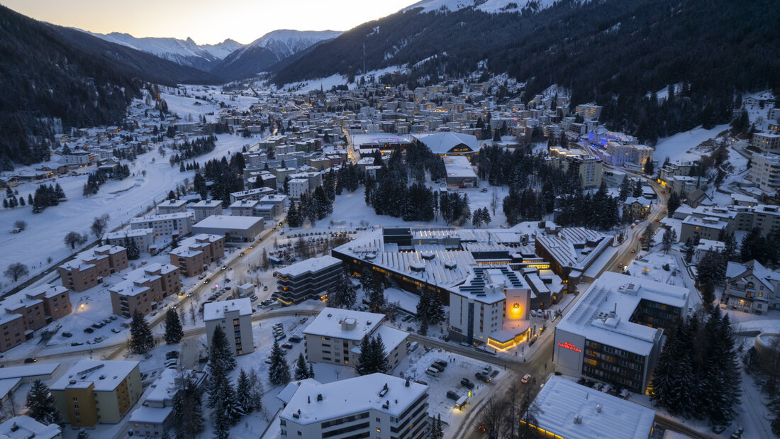 In Davos ist aufgrund der Wahl von Valérie Favre Accola in die Bündner Regierung eine Ersatzwahl für den Kleinen Landrat - die kommunale Exekutive - notwendig. (Archivbild) 20260927134836791.jpg