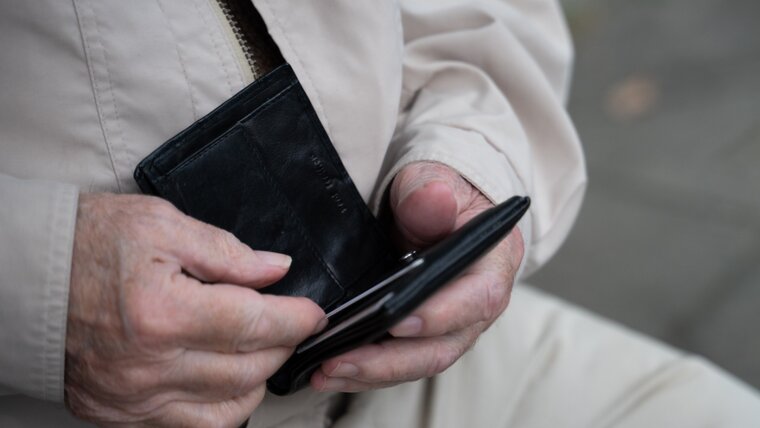 KEYSTONE/DPA/ALICIA WINDZIO 20250508091357794.jpg