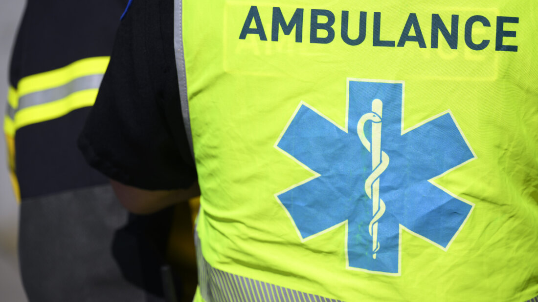 Die Rettung Mittelbünden respektive der Rettungsdienst Scuol kümmerten sich um die drei Verletzten. (Archivbild) 20250713123047517.jpg