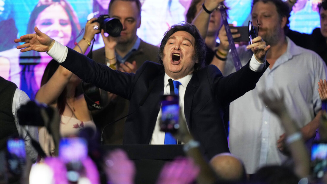 dpatopbilder - Argentiniens Präsident Javier Milei reagiert nach Schließung der Wahllokale bei der Parlamentswahl. Foto: Rodrigo Abd/AP/dpa 20251027041850124.jpg