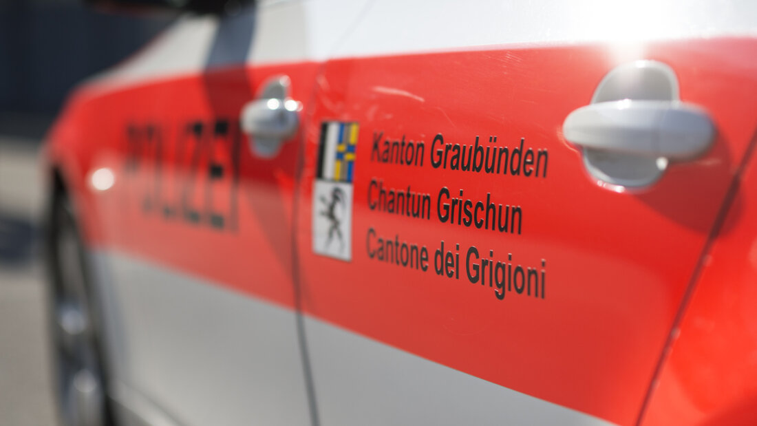 Die Kantonspolizei Graubünden musste am Dienstag wegen einer Bombendrohung gegen das Spital in Schiers ausrücken. (Archivbild) 20251217112354915.jpg