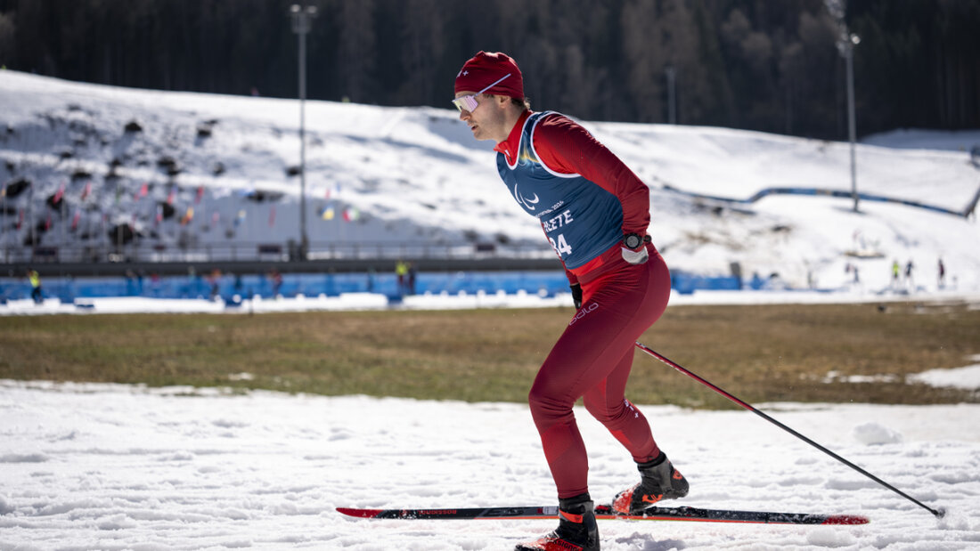 Luca Tavasci unterwegs auf Platz 17 bei seiner paralympischen Biathlon-Premiere 20260307163738483.jpg