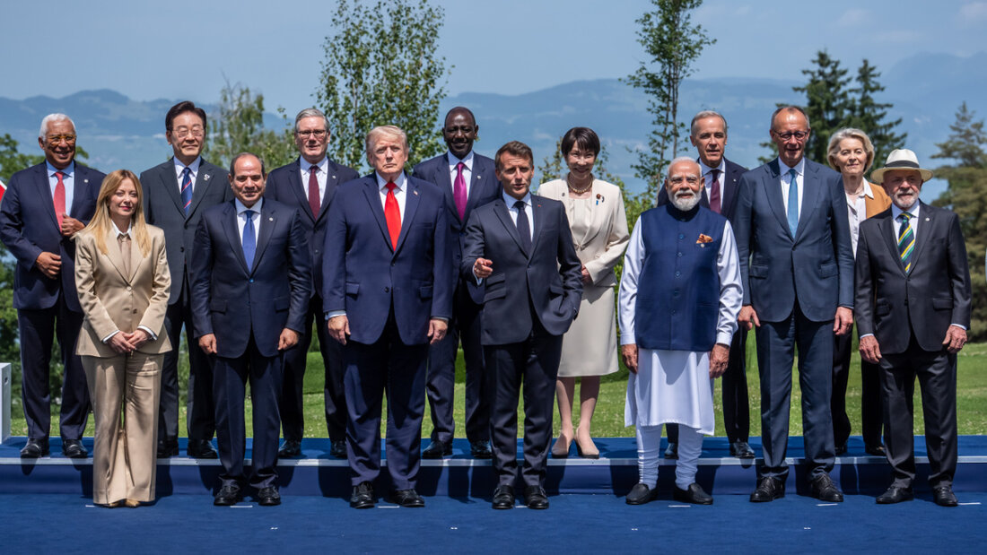 Die Staats- und Regierungschefs der G7 sowie weitere Gäste. Foto: Michael Kappeler/dpa-Pool/dpa 20260616154835431.jpg